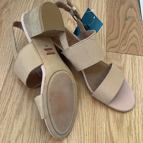 New! Toms woman’s  8, poppy honey leather sandals.