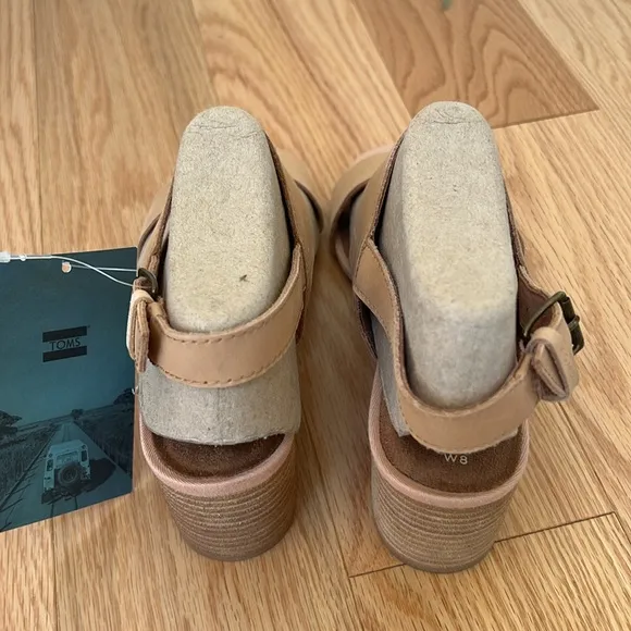 New! Toms woman’s  8, poppy honey leather sandals.