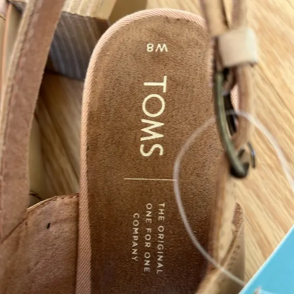 New! Toms woman’s  8, poppy honey leather sandals.