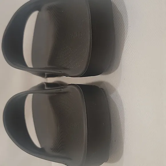 NEW W/O TAGS - OOFOS BLACK SLIDE STYLE SANDALS