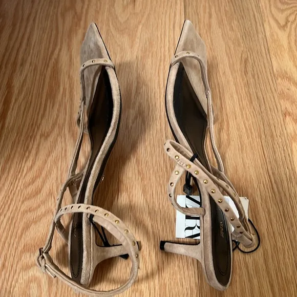New! Zara sz 9, suede studded kitten heels square toe sandals.
