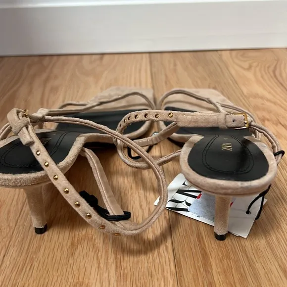 New! Zara sz 9, suede studded kitten heels square toe sandals.