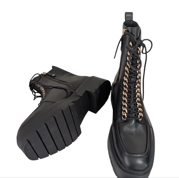 NEW....Sam Edelman Lovrin Black Bootie.... Size,9