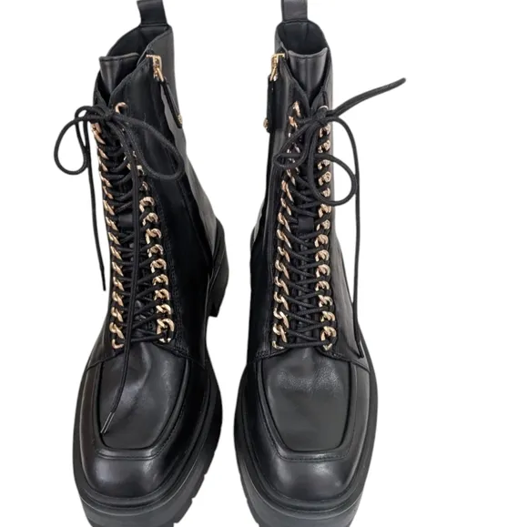 NEW....Sam Edelman Lovrin Black Bootie.... Size,9