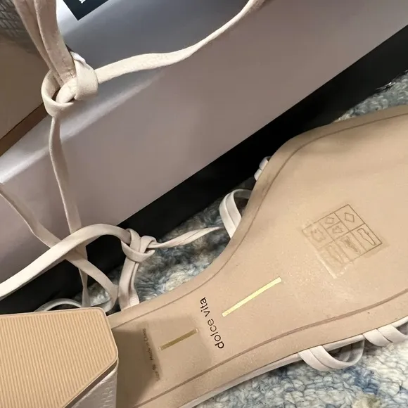 NIB Dolce Vita Kash Ivory White Nubuck Leather Tie Up Sandals Heels 9.5 M $135