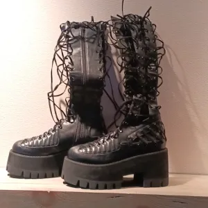 NIB Dolls Kill Rude Awakening Sz 8 Club Exx Black Lace Up Platform Boots!