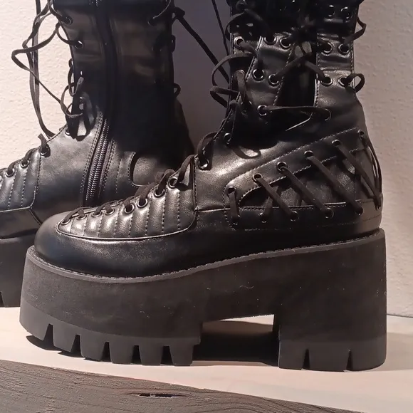 NIB Dolls Kill Rude Awakening Sz 8 Club Exx Black Lace Up Platform Boots!