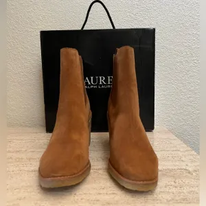 NIB Lauren Ralph Lauren, Mariana, Water Repellent Suede Boots Size 8.5.