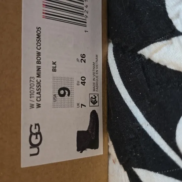 NIB Ugg Classic Mini Bow Tie Cosmo Boots - Size 9 Women's 🎀