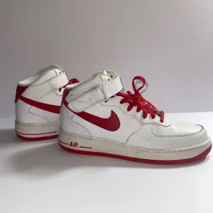 NIKE‎ AIR FORCE 1 MID '07  - Size 10 White/Red Jordan