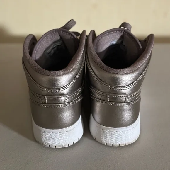 NIKE Air Jordan 1 Mid SE Basketball Sneakers