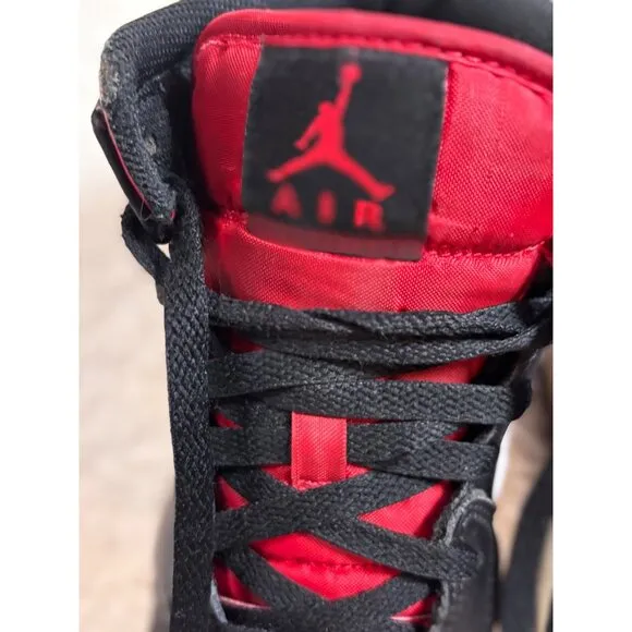 Nike Air Jordan 1 Retro Bred Toe Size 7 yAthletic Basketball Shoes Sneakers