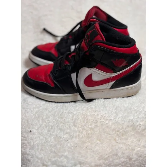 Nike Air Jordan 1 Retro Bred Toe Size 7 yAthletic Basketball Shoes Sneakers