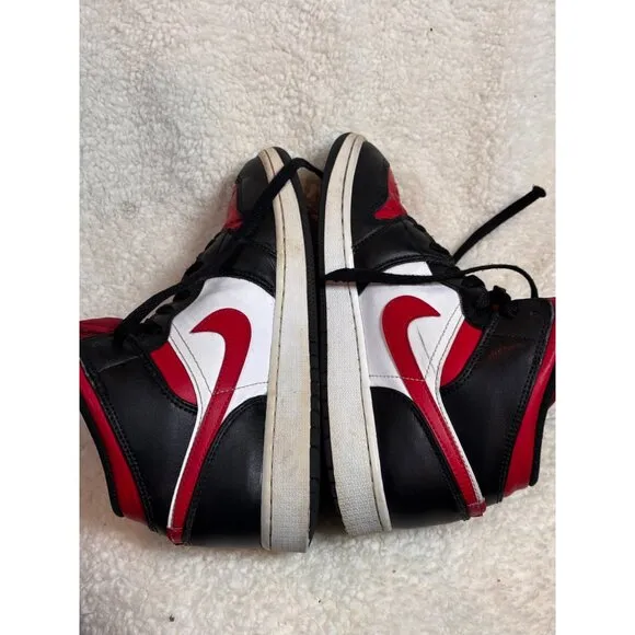 Nike Air Jordan 1 Retro Bred Toe Size 7 yAthletic Basketball Shoes Sneakers