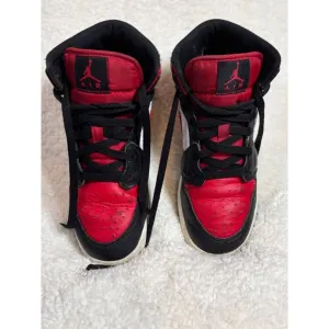 Nike Air Jordan 1 Retro Bred Toe Size 7 yAthletic Basketball Shoes Sneakers