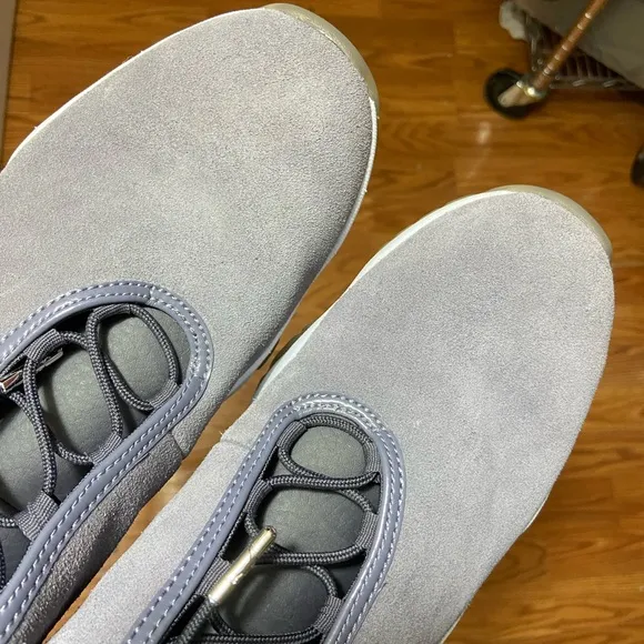 Nike air Jordan future light carbon gray metallic basketball sneakers 14