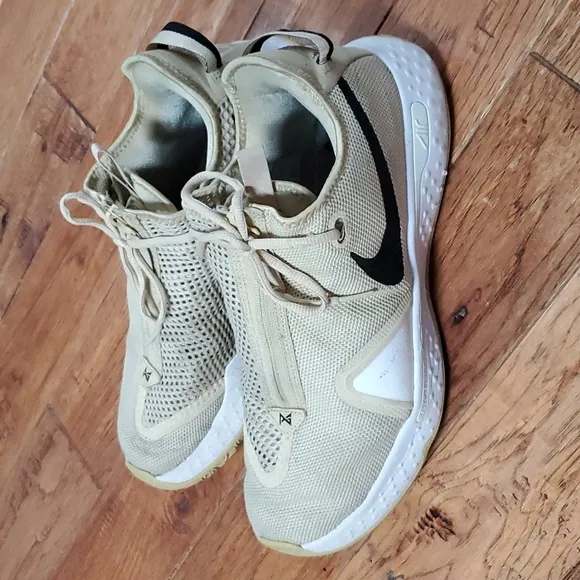 Nike Air PG 4 team basketball sneakers