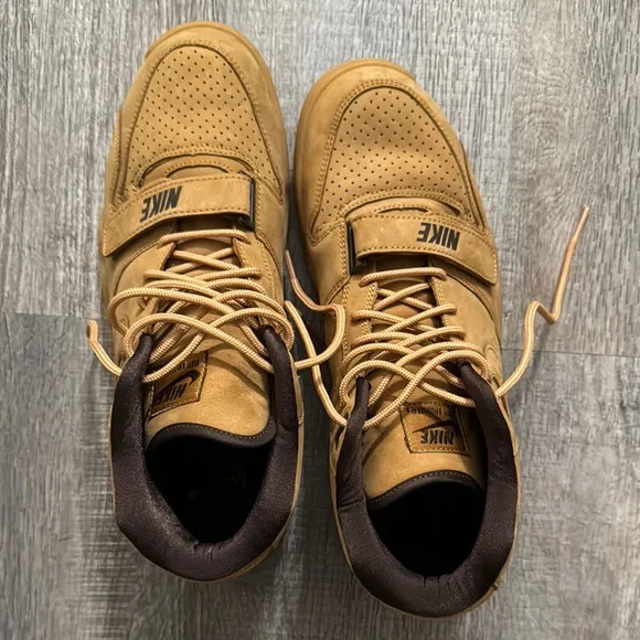 Nike Air Trainer 1 HI TOP Style