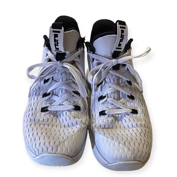 Nike‎ Air Zoom Shoes Mens Size 9.5 White Lace Up Sneakers Basketball Witness 5