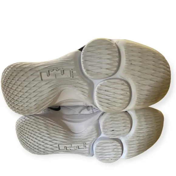 Nike‎ Air Zoom Shoes Mens Size 9.5 White Lace Up Sneakers Basketball Witness 5