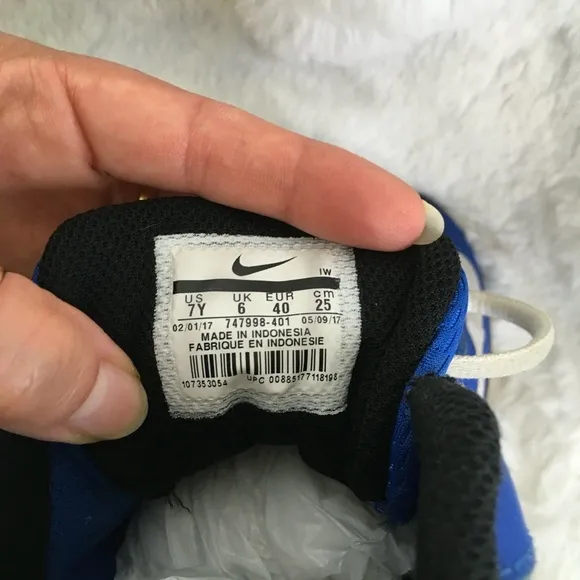 Nike Boys Royal Blue Team Hustle D7 Mid Top Basketball Sneakers Size 7Y EUR 40