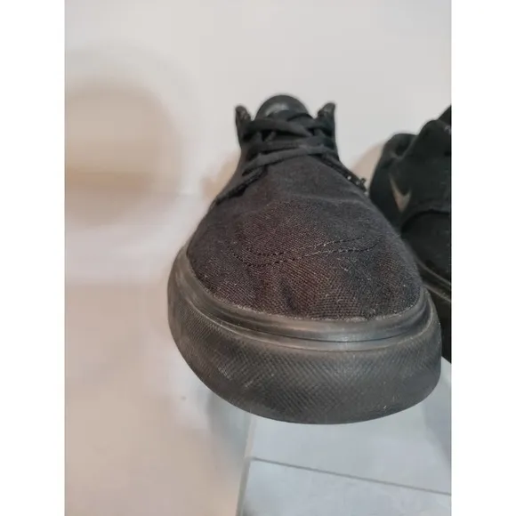 Nike Clutch black canvas sneakers men size 12 Style number 729825-005