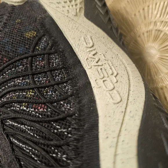 NIKE COSMIC UNITY  Athletic Sneakers