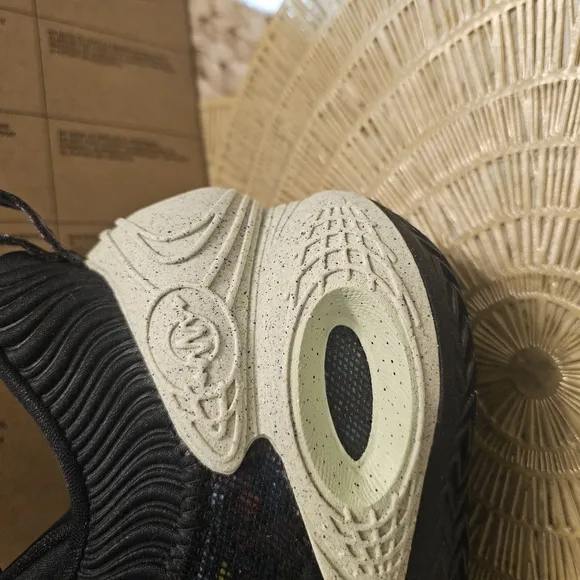 NIKE COSMIC UNITY  Athletic Sneakers