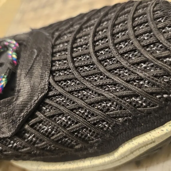 NIKE COSMIC UNITY  Athletic Sneakers