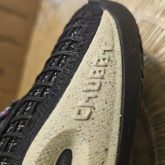 NIKE COSMIC UNITY  Athletic Sneakers