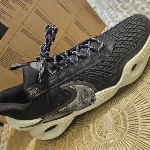 NIKE COSMIC UNITY  Athletic Sneakers