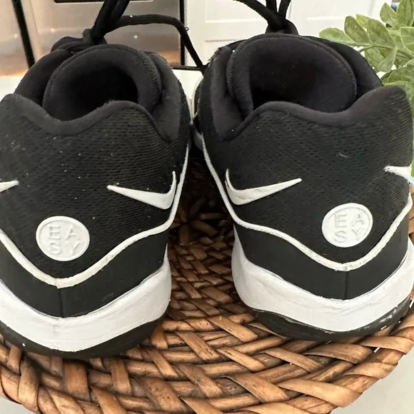 Nike KD Mens Size 9 Black White Basketball shoes