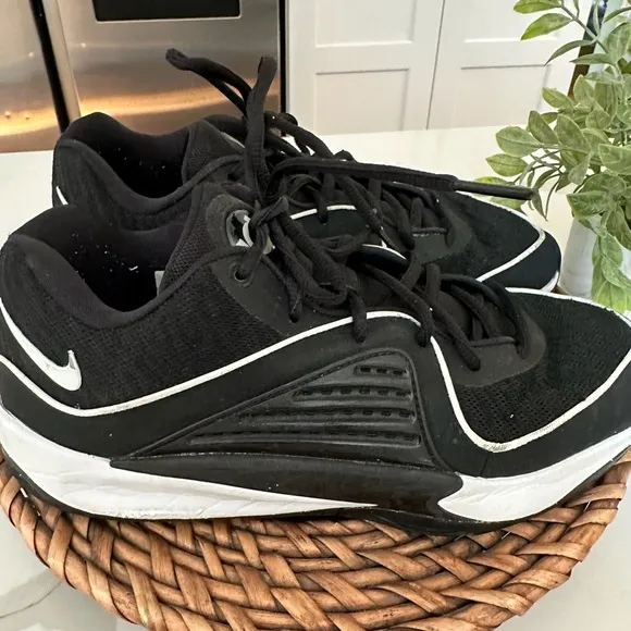 Nike KD Mens Size 9 Black White Basketball shoes