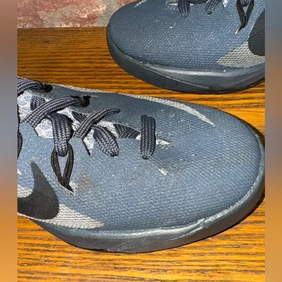 Nike Kids Youth Boys Hyperdunk 2014 GS Mid Top Basketball Sneakers Size 4.5