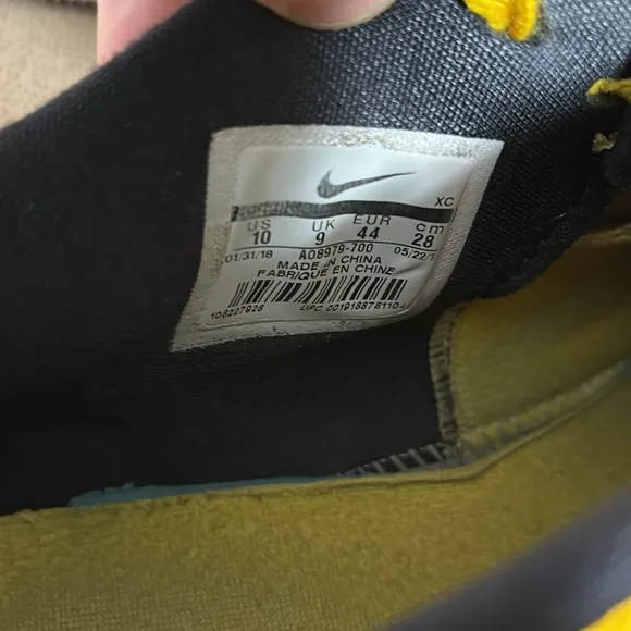 Nike Kyrie 1 Low Amarillo AO8979-700