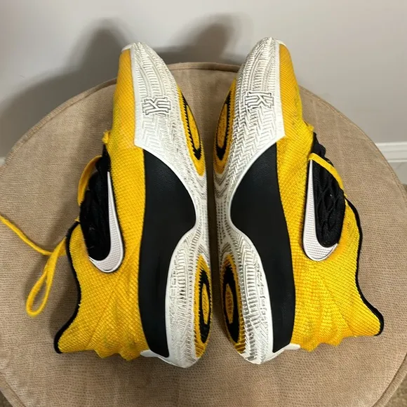 Nike Kyrie 1 Low Amarillo AO8979-700