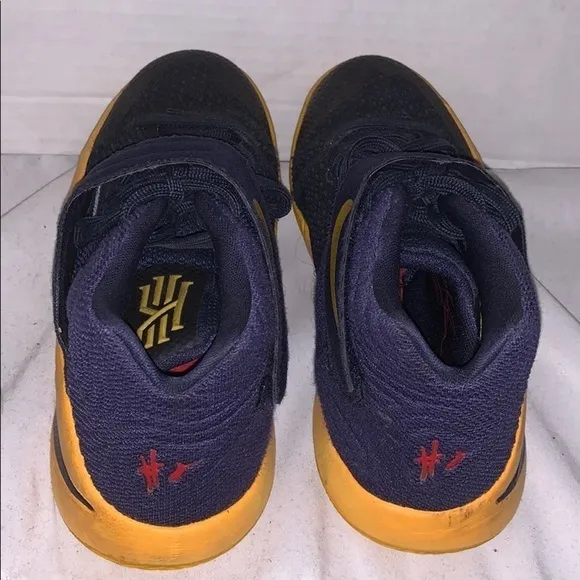 Nike Kyrie 2 basketball sneakers size - 4.5Y
