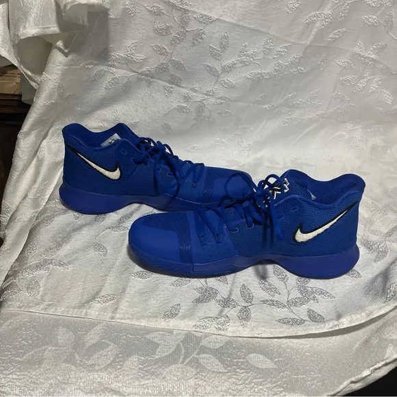 Nike Kyrie 3 ‘Duke’