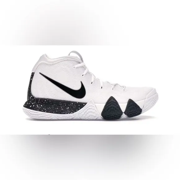Nike Kyrie 4 - Size 7.5 Men’s // White and Black Basketball Sneakers