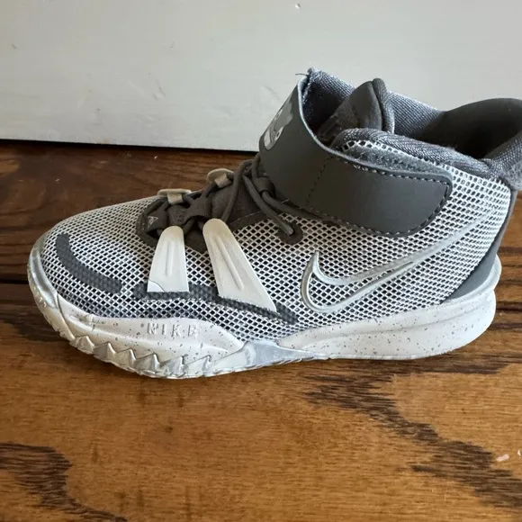 Nike Kyrie 7 SE 'Chip' Boys Basketball Sneakers Size 12.5 NWOT
