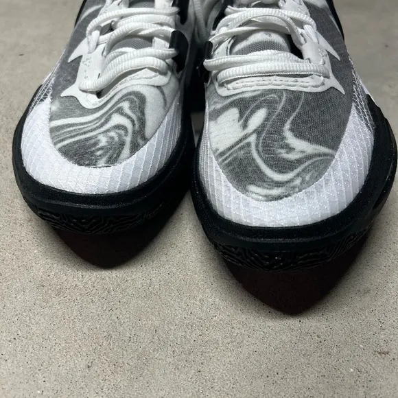 Nike Kyrie 8 Basketball Sneakers Kyrie Irving WhiteSize 8 DJ6017-101