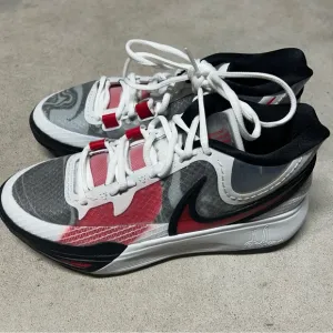 Nike Kyrie 8 Basketball Sneakers Kyrie Irving WhiteSize 8 DJ6017-101