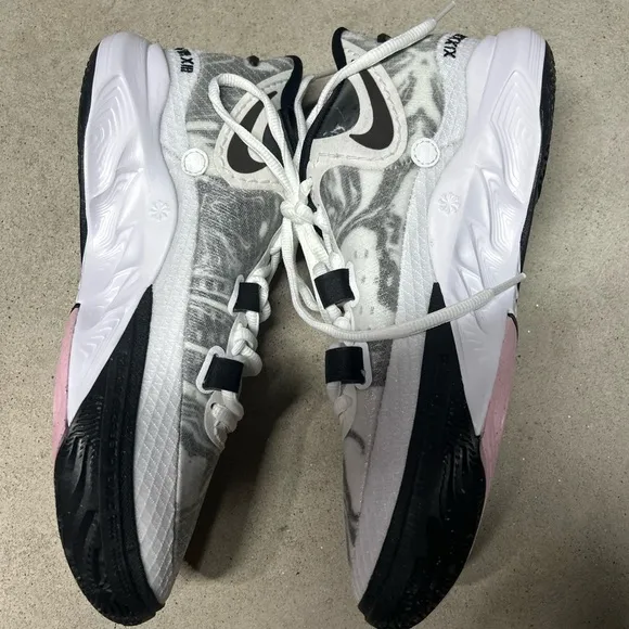Nike Kyrie 8 Basketball Sneakers Kyrie Irving WhiteSize 8 DJ6017-101