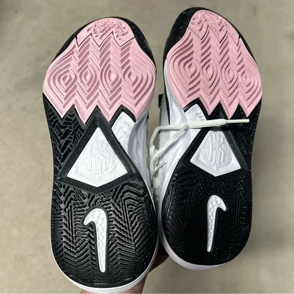 Nike Kyrie 8 Basketball Sneakers Kyrie Irving WhiteSize 8 DJ6017-101