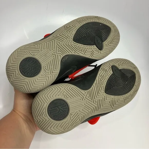 Nike Kyrie Flytrap 3 basketball sneakers size 5Y