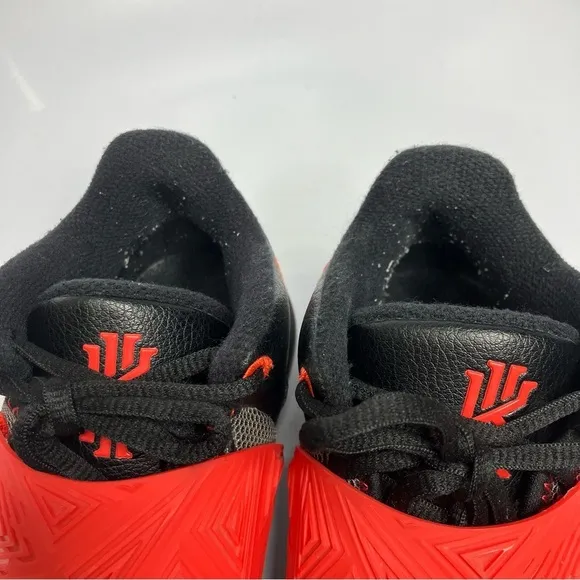 Nike Kyrie Flytrap 3 basketball sneakers size 5Y
