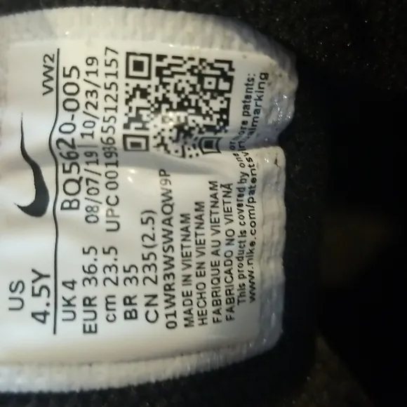 Nike Kyrie Flytrap 3 Size 4.5Y