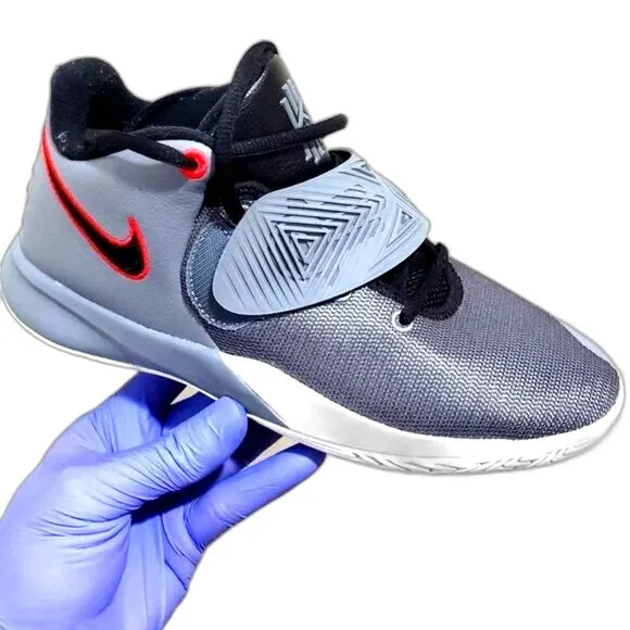 Nike Kyrie Flytrap Basketball Shoes – Sneakers Black/Grey/Red – Boy’s Size 7Y