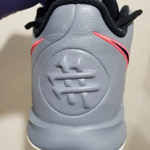 Nike Kyrie Flytrap Basketball Shoes – Sneakers Black/Grey/Red – Boy’s Size 7Y
