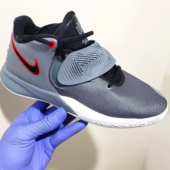 Nike Kyrie Flytrap Basketball Shoes – Sneakers Black/Grey/Red – Boy’s Size 7Y